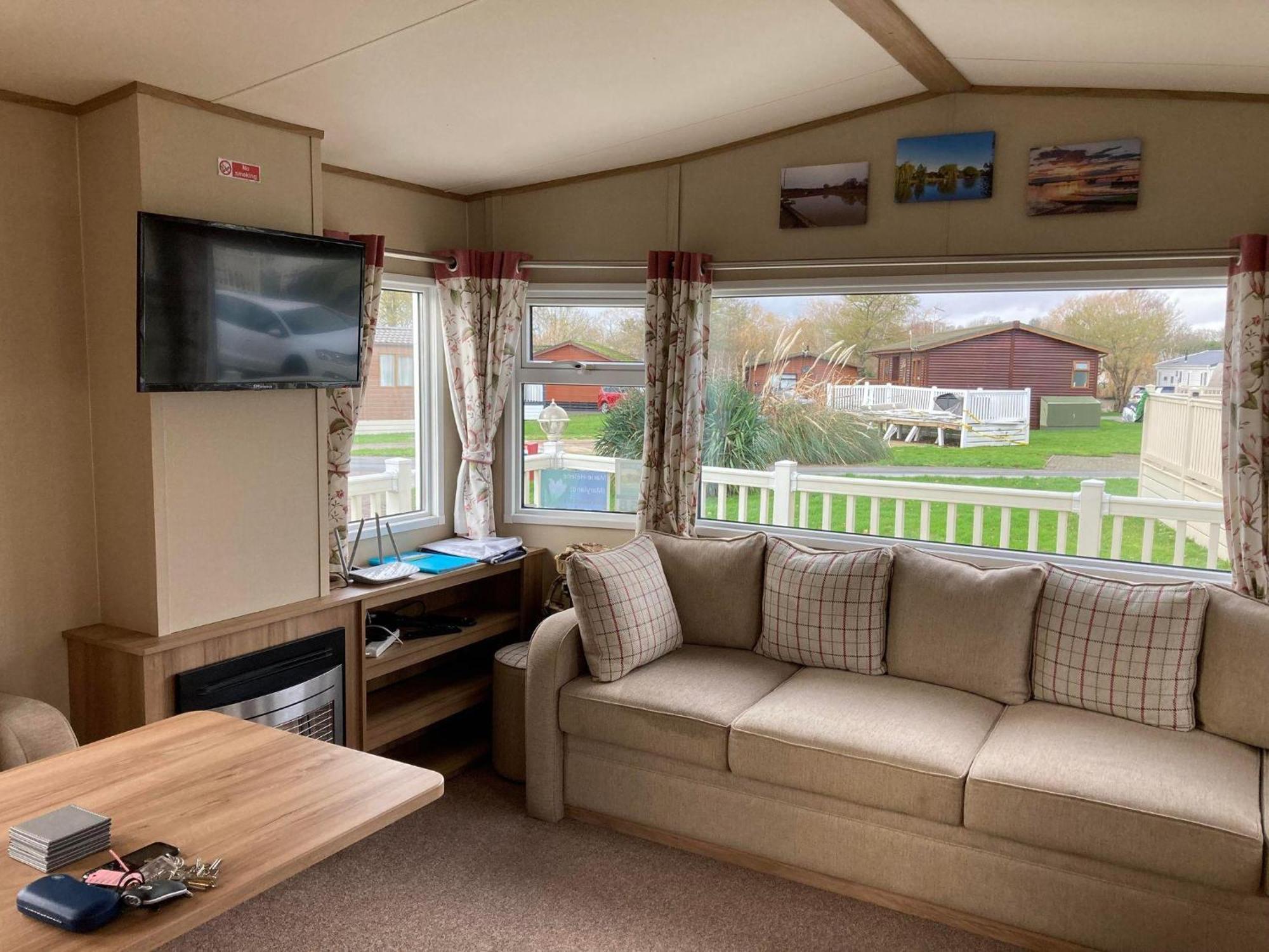 Lovely 6 Berth Caravan With Decking At Carlton Meres In Suffolk Ref 60058M Saxmundham Ngoại thất bức ảnh