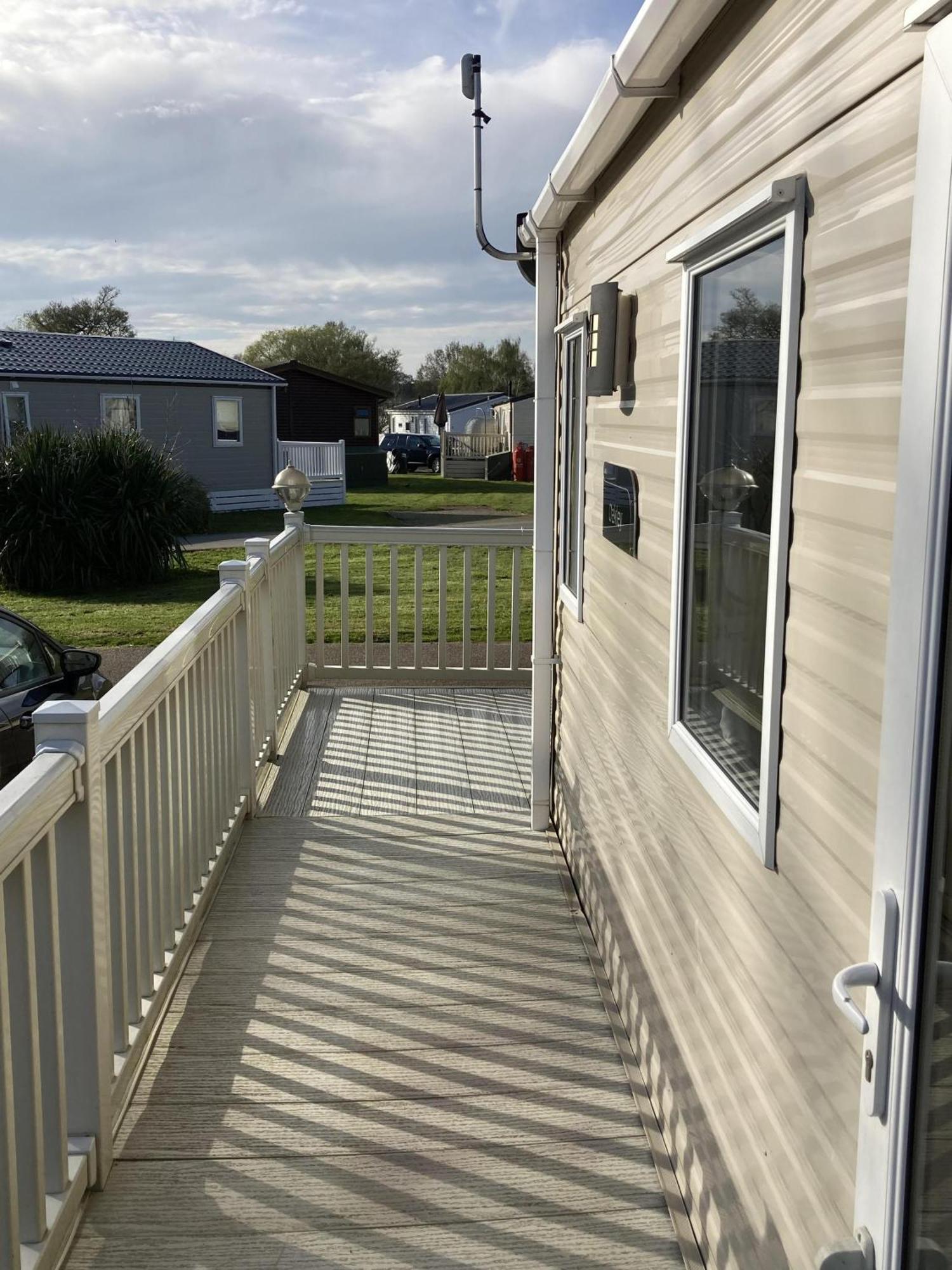 Lovely 6 Berth Caravan With Decking At Carlton Meres In Suffolk Ref 60058M Saxmundham Ngoại thất bức ảnh