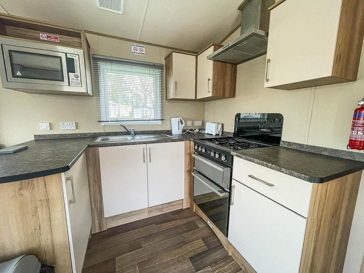 Lovely 6 Berth Caravan With Decking At Carlton Meres In Suffolk Ref 60058M Saxmundham Ngoại thất bức ảnh